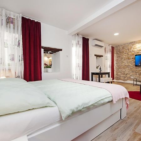 La Svalba Rooms & Studios Ровінь Екстер'єр фото