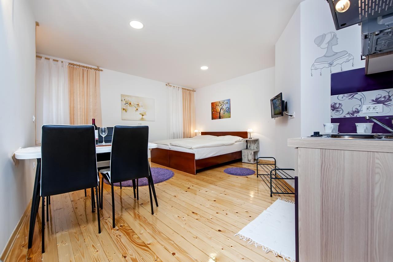 La Svalba Rooms & Studios Ровінь Екстер'єр фото