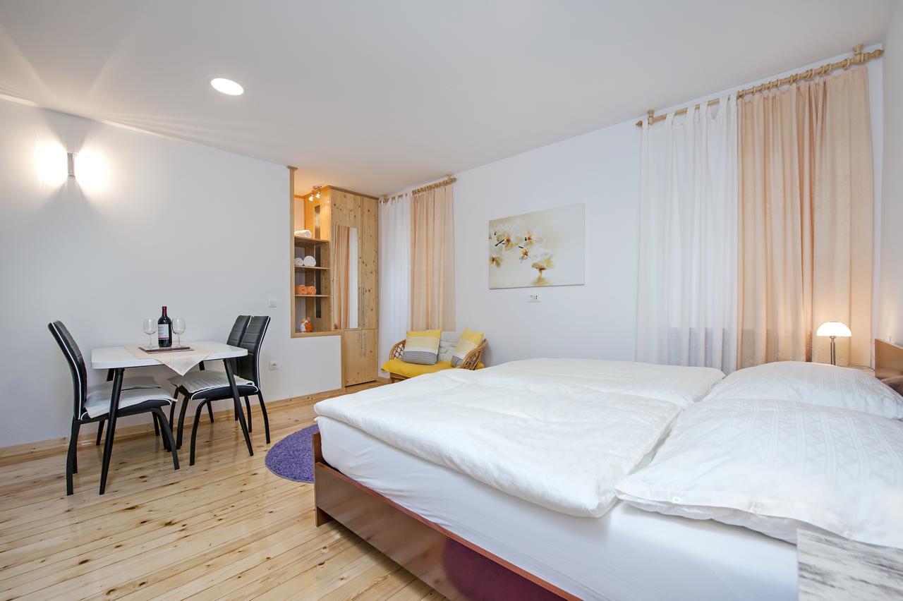 La Svalba Rooms & Studios Ровінь Екстер'єр фото