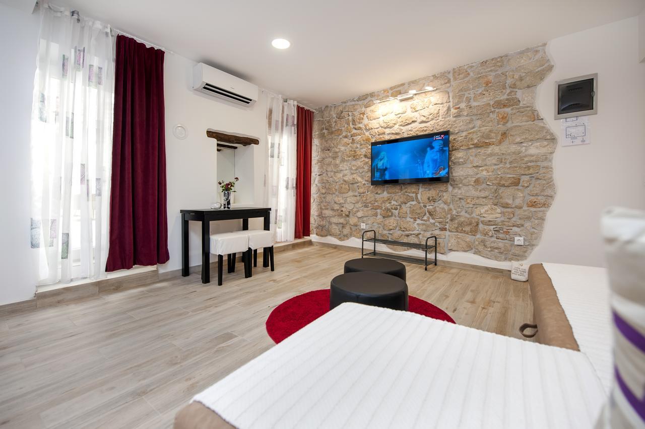 La Svalba Rooms & Studios Ровінь Екстер'єр фото