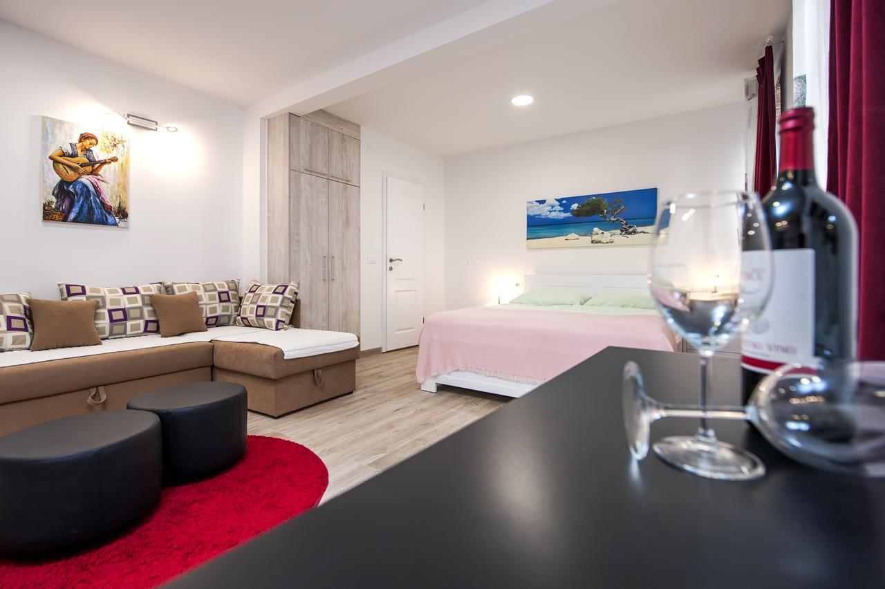La Svalba Rooms & Studios Ровінь Екстер'єр фото