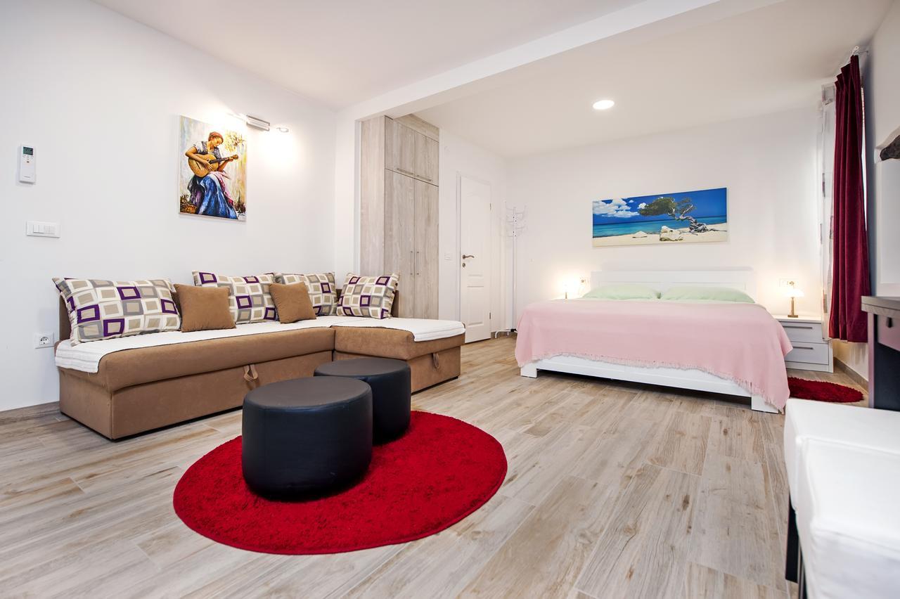 La Svalba Rooms & Studios Ровінь Екстер'єр фото
