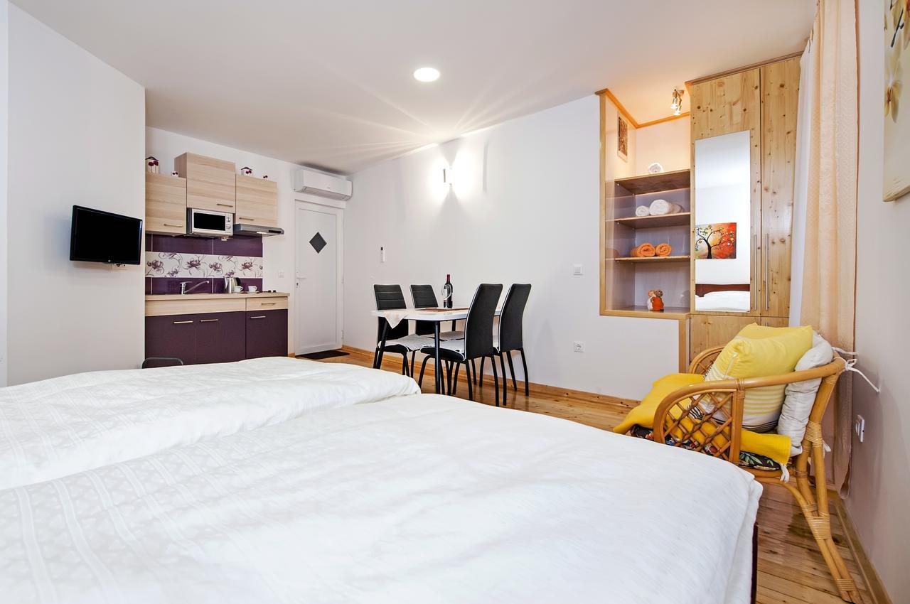 La Svalba Rooms & Studios Ровінь Екстер'єр фото