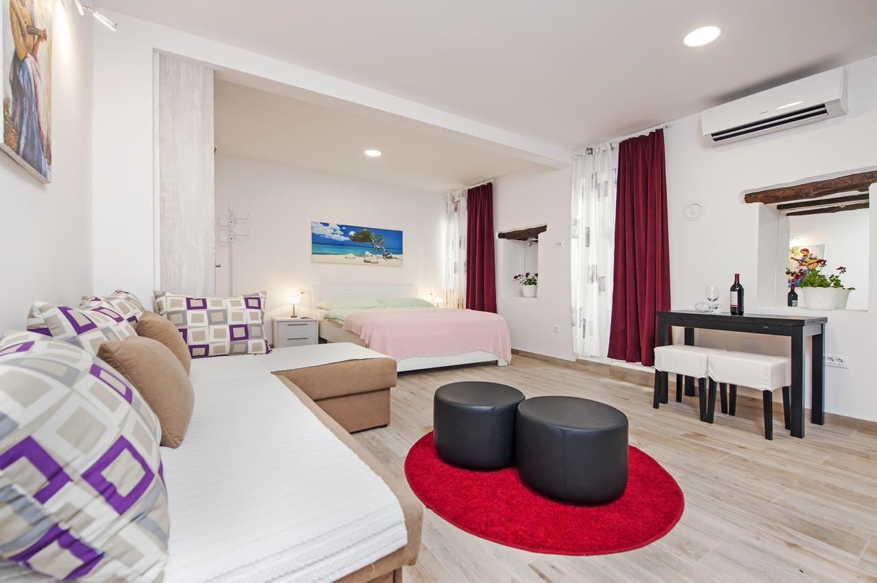 La Svalba Rooms & Studios Ровінь Екстер'єр фото