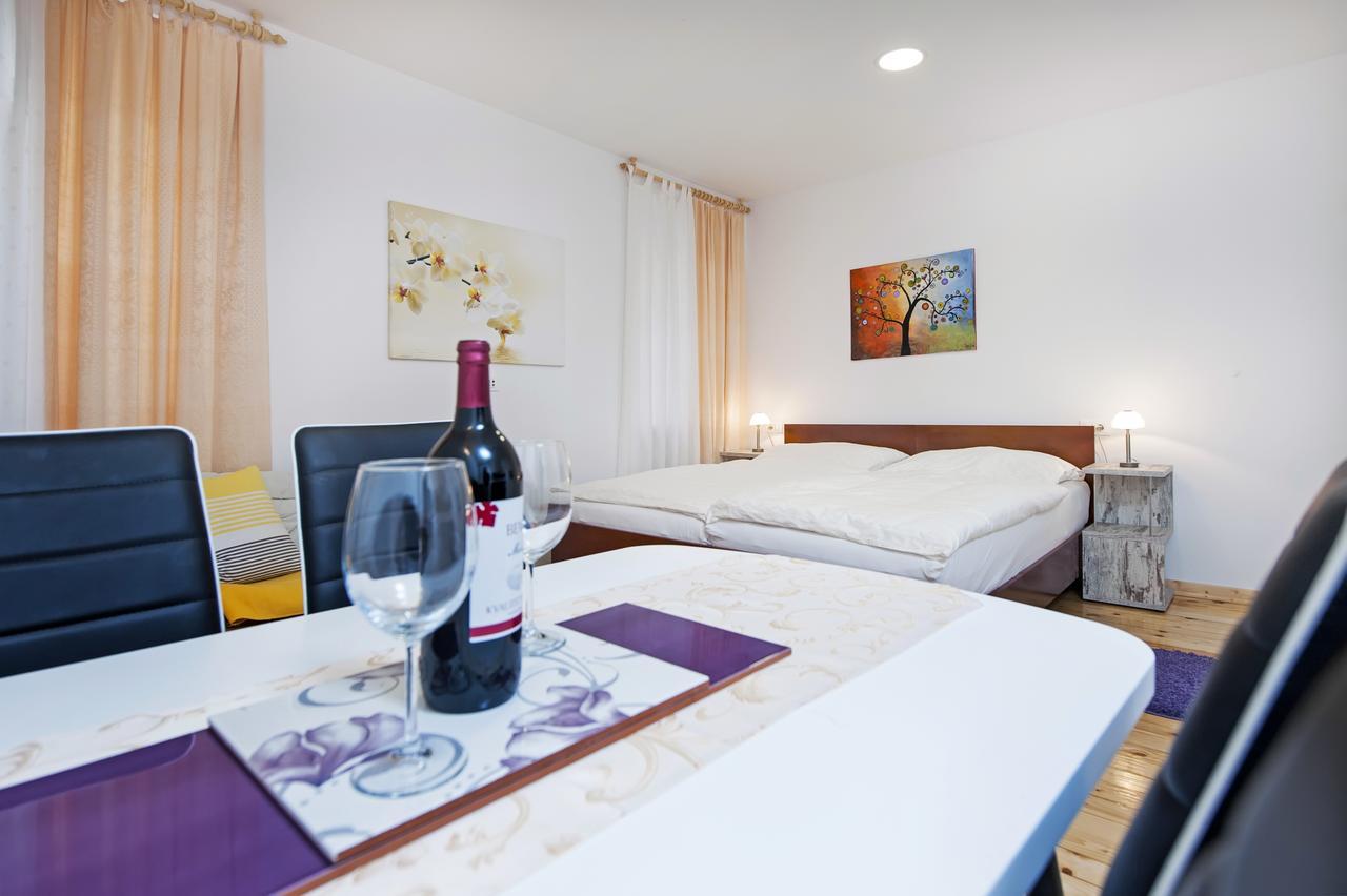 La Svalba Rooms & Studios Ровінь Екстер'єр фото