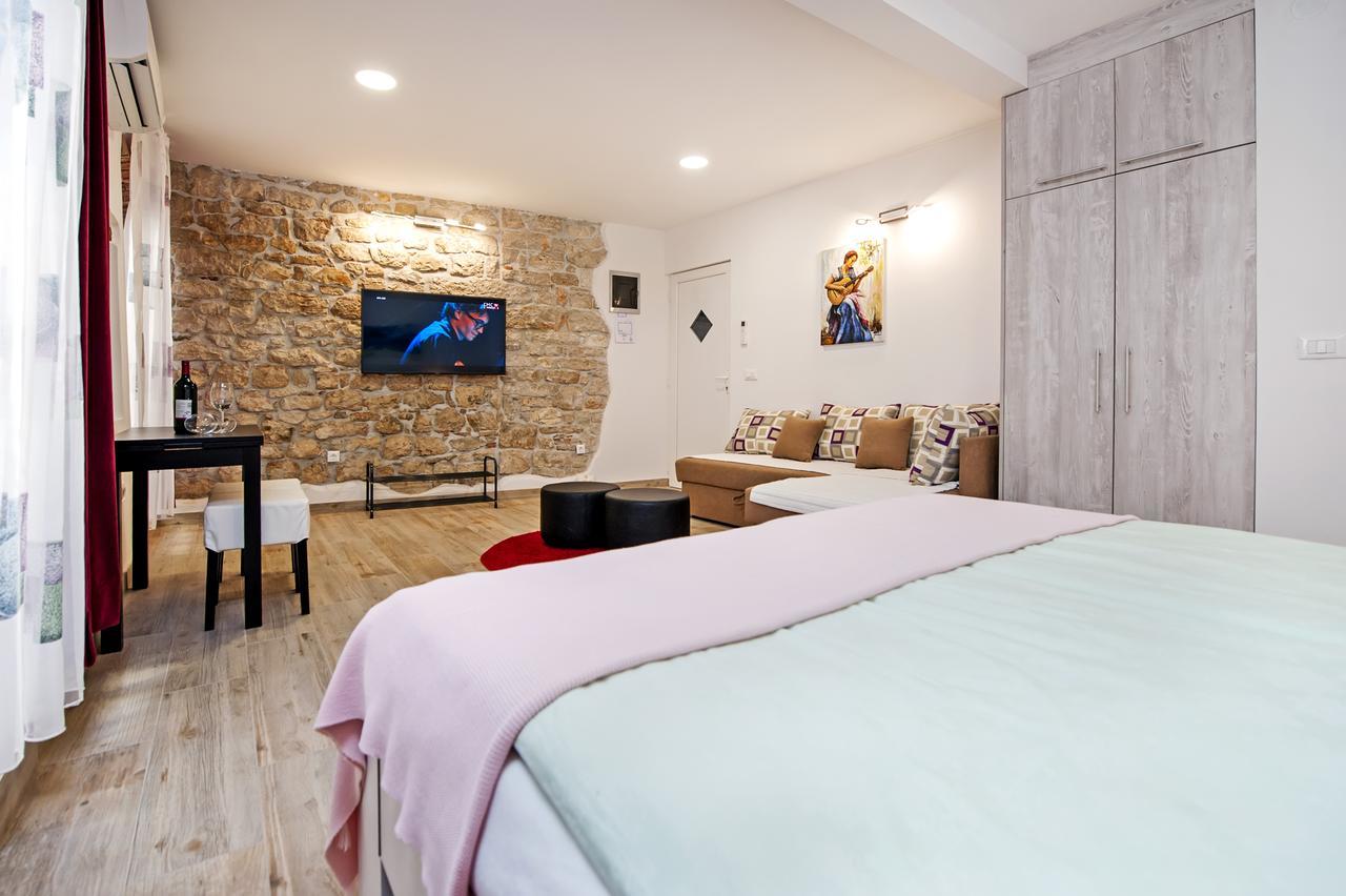 La Svalba Rooms & Studios Ровінь Екстер'єр фото
