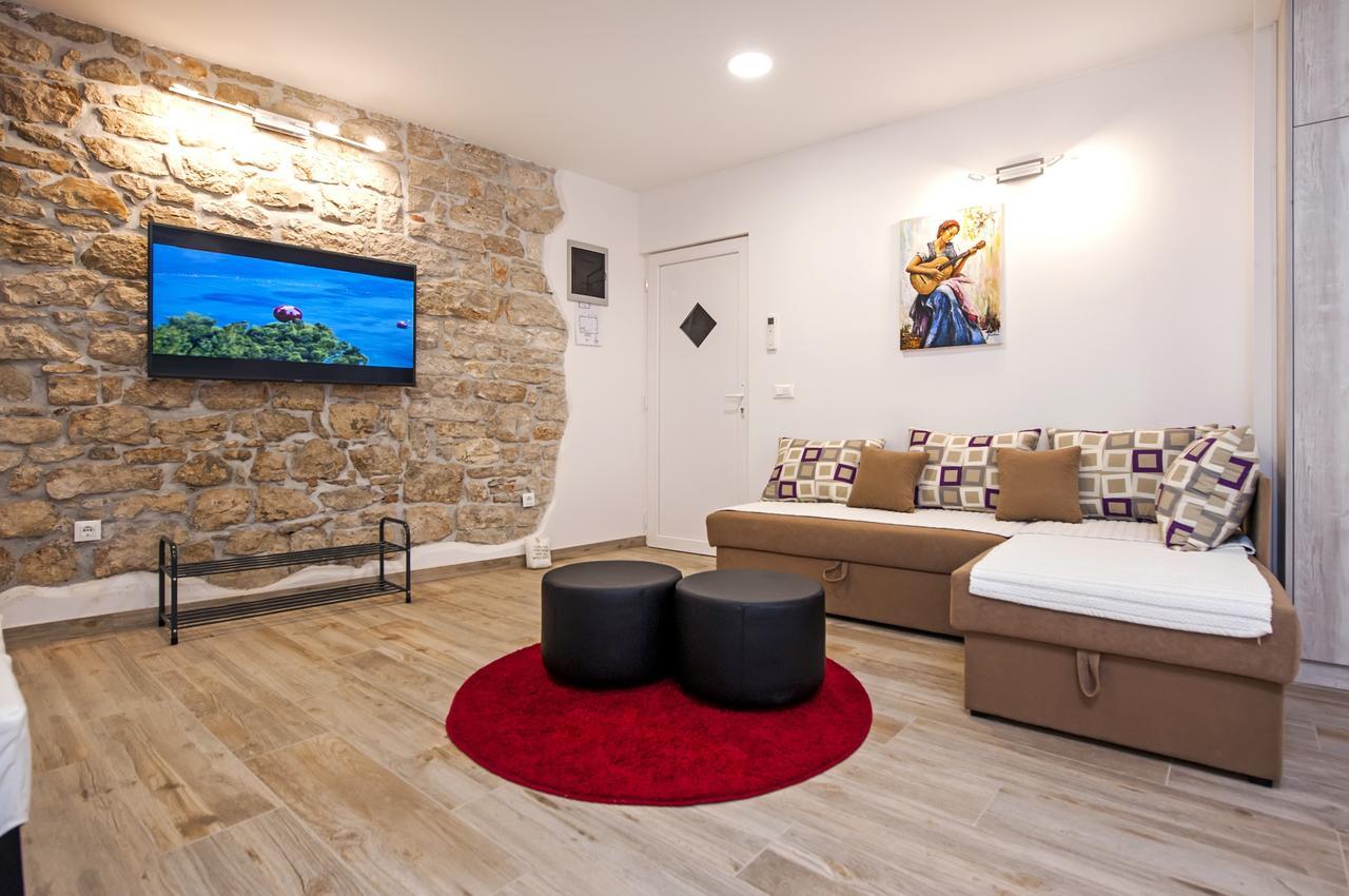 La Svalba Rooms & Studios Ровінь Екстер'єр фото