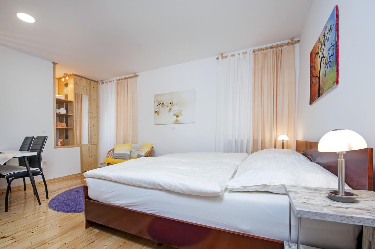La Svalba Rooms & Studios Ровінь Екстер'єр фото